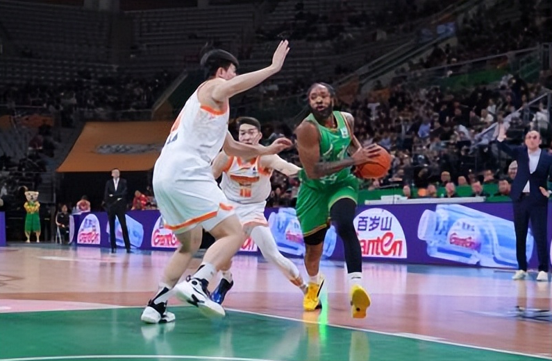 乌戈一个ATO尽显实力，小龙1.9秒神兵天降，继伟6分3助主宰加时