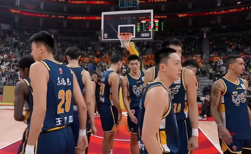 开云官方平台-CBA疯狂一夜：广东遭上海双杀，前总冠军23连败，最新积分榜如下