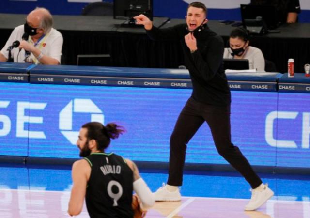 开云综合服务-狼队联盟垫底紧急撤换桑德斯 利拉德为一人鸣不平